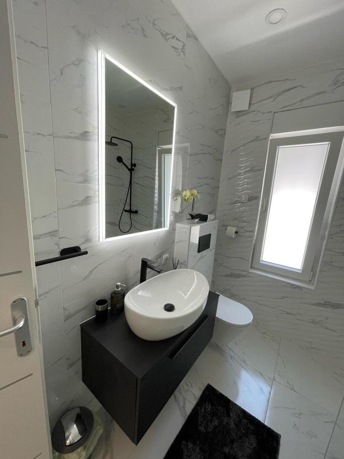 Modern Oasis Apartman