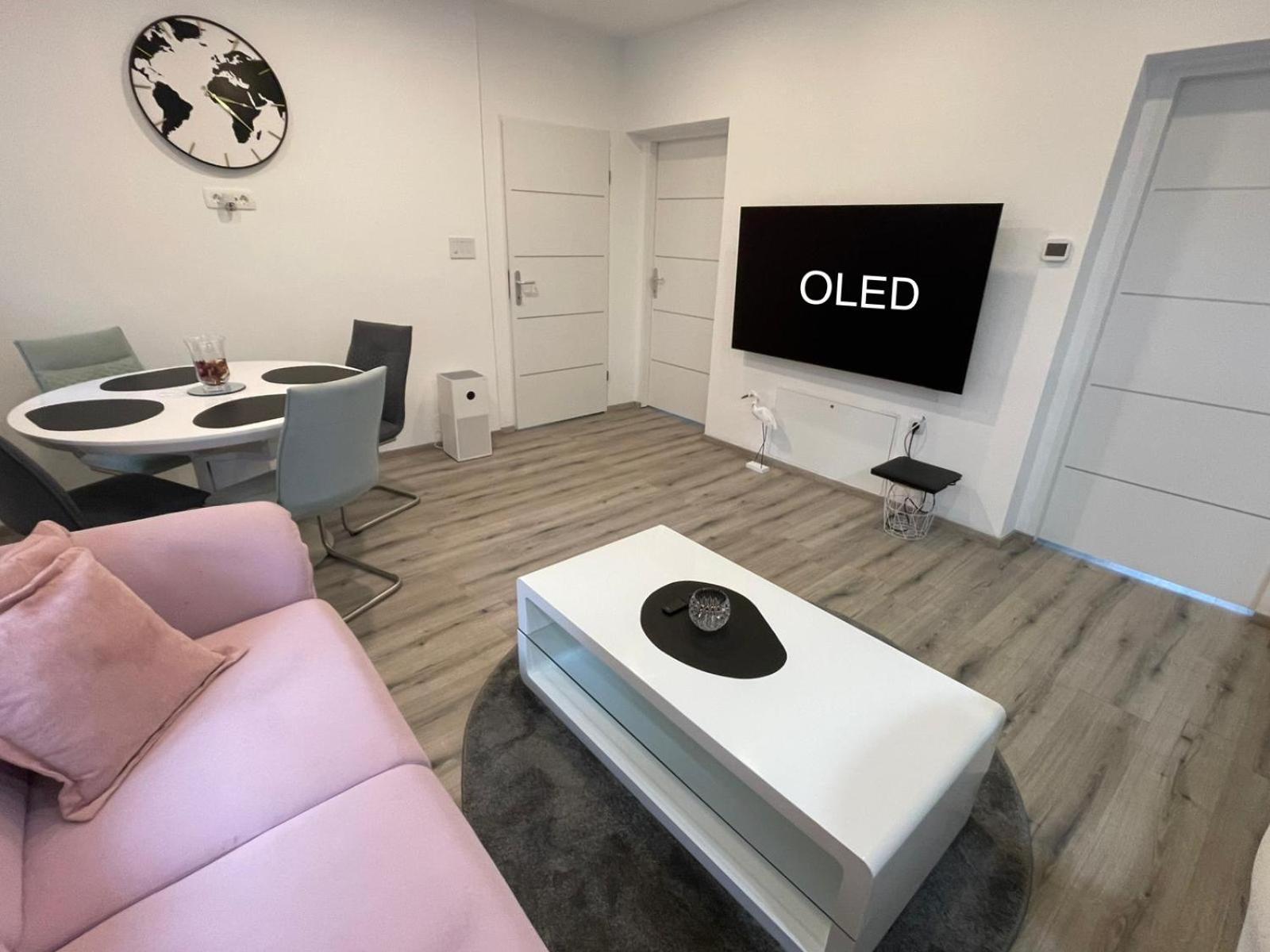 Modern Oasis Apartman